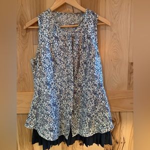 Derek Lam 10 Crosby Sleeveless Floral Button Down
Top with Pleated Hem Size: M